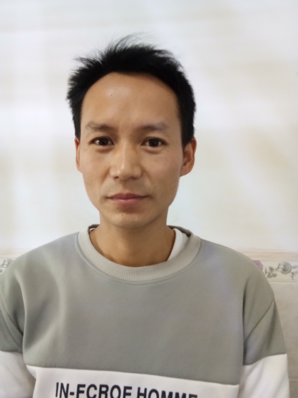 单亲爸爸的第一张照片--禄丰闪婚服务中心